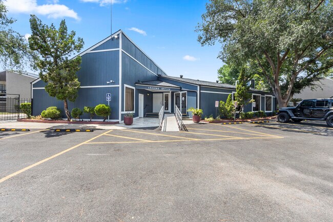 Buena Villa Apartments photo 4