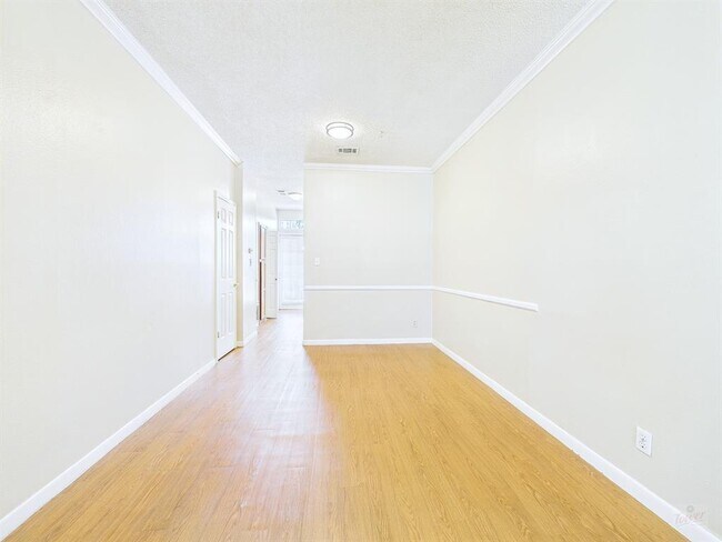 2300 Leon St Austin, TX 78705 photo 4