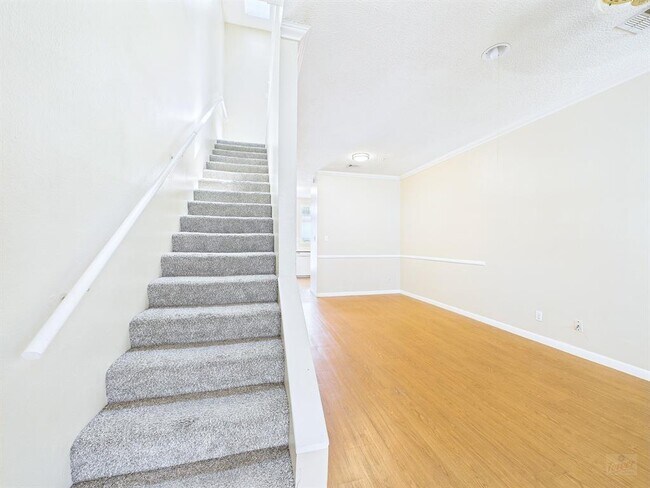 2300 Leon St Austin, TX 78705 photo 3