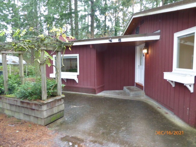 Beautiful 3 Bed 1 Bath Single Family House - Bellevue photo 2