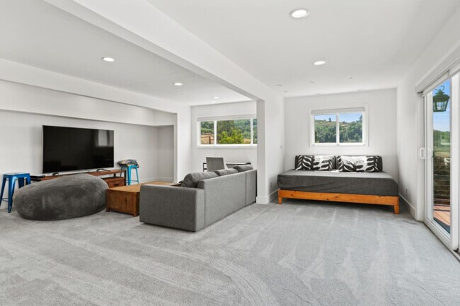 6864 Eagle Ridge Rd Penngrove, CA 94951 photo 3