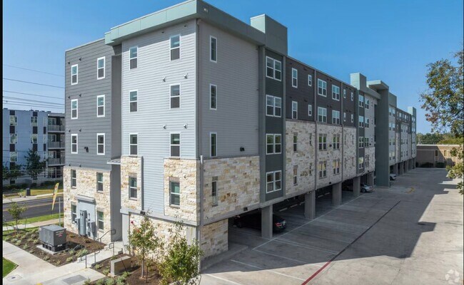 1200 W Koenig Ln Austin, TX 78756 photo 2