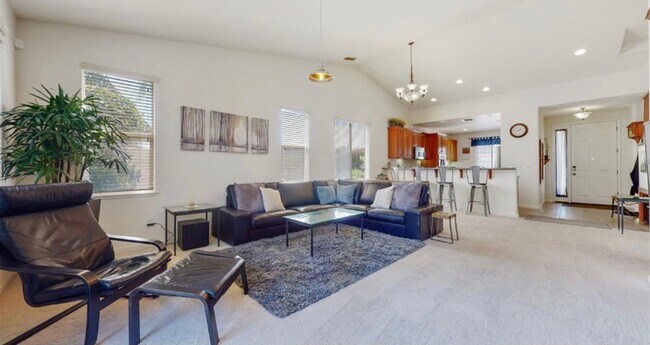 Beautiful 3 Bedroom, 2.5 Bath Antioch home with large loft photo 3