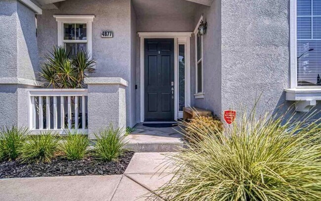 Beautiful 3 Bedroom, 2.5 Bath Antioch home with large loft photo 2