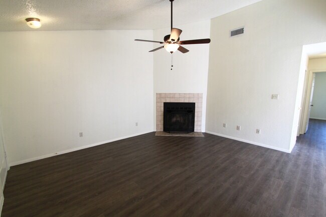 2300 Fuzz Fairway, Austin, TX 78728 photo 5