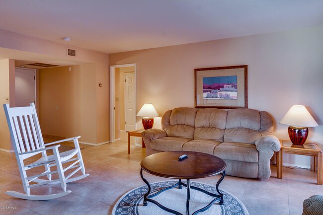 12212 N Paradise Vlg Pkwy S Phoenix, AZ 85032 photo 2
