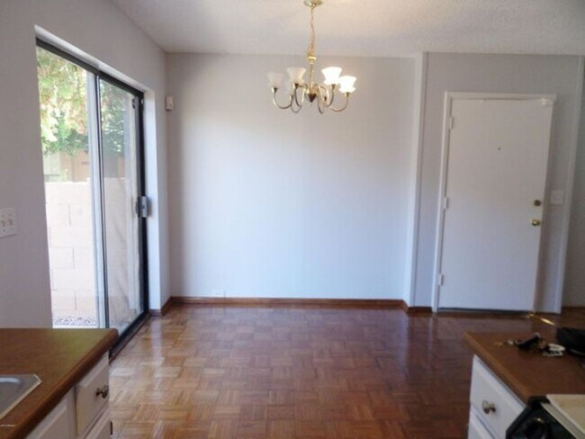2 BDRM TWNHSE AT POINTE TAPATIO photo 5