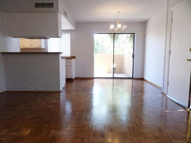 2 BDRM TWNHSE AT POINTE TAPATIO photo 4