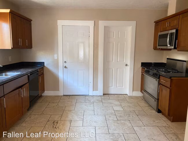 6115 Harmon Ave Oakland, CA 94621 photo 2