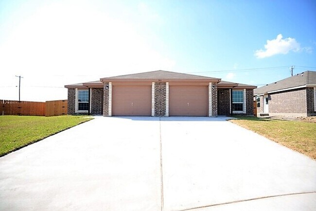 901 Lasso Dr Killeen, TX 76543 photo 2