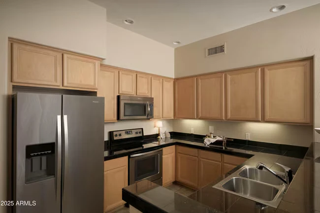 2989 N 44th St Phoenix, AZ 85018 photo 4
