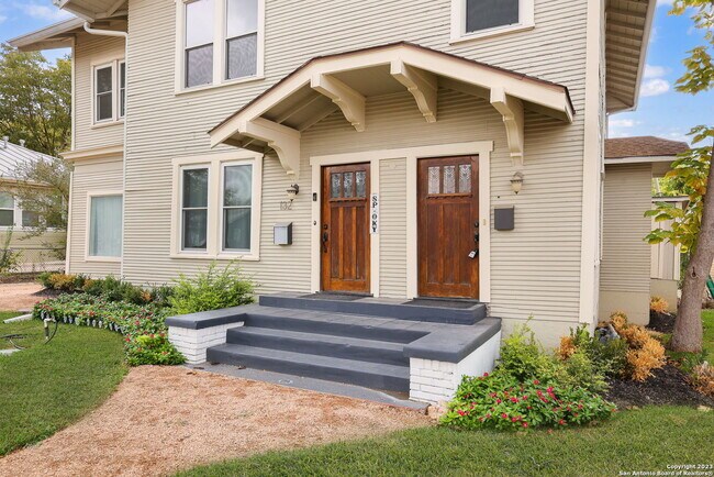 132 Perry Ct San Antonio, TX 78209 photo 2