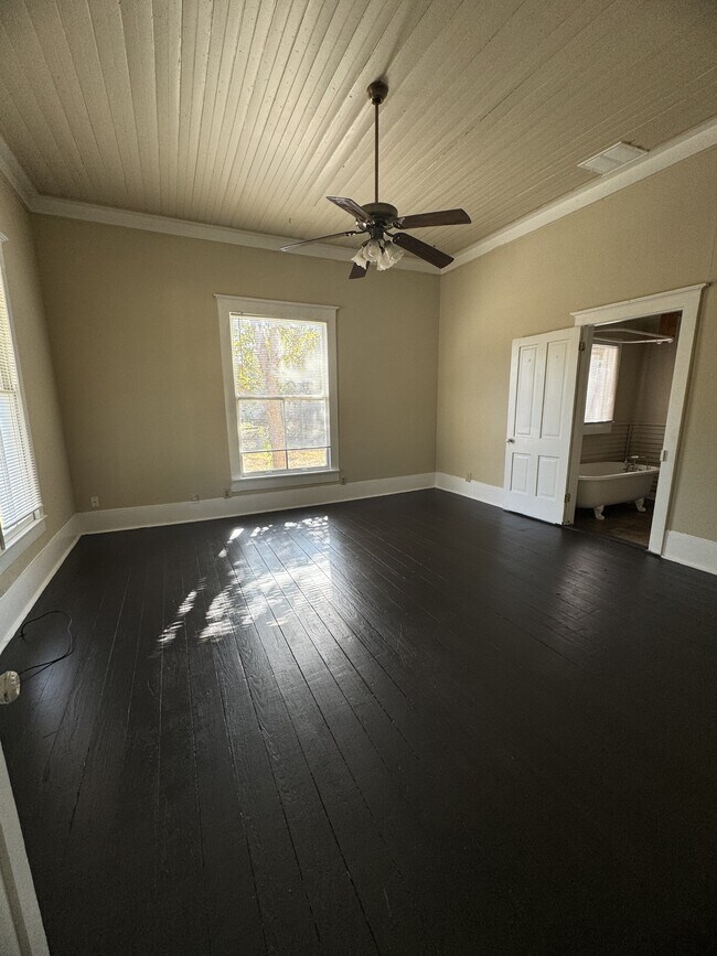 302 N Burleson St Kyle, TX 78640 photo 2