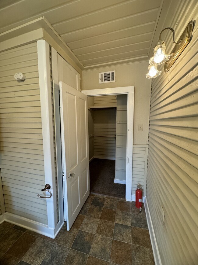 302 N Burleson St Kyle, TX 78640 photo 4