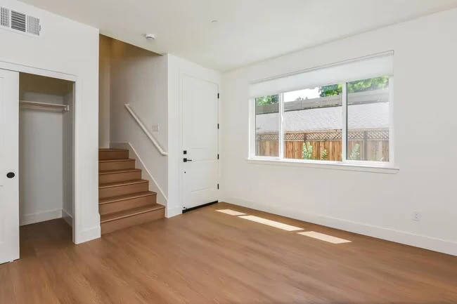 951 Woodside Rd Redwood City, CA 94061 photo 4