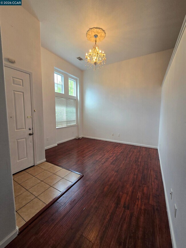 223 Santa Barbara St San Pablo, CA 94806 photo 2