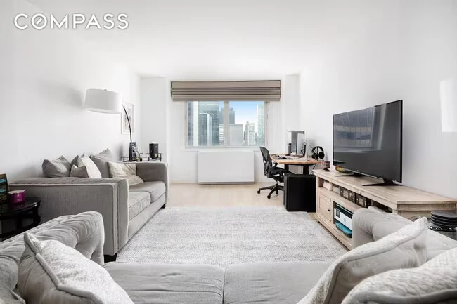 212 E 47th St New York, NY 10017 photo 5