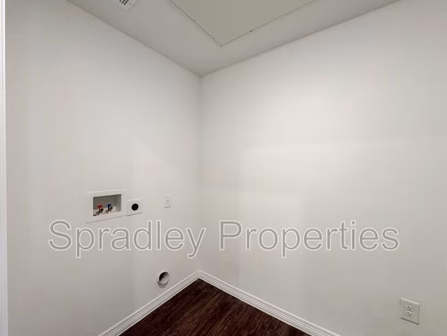 1124 W Ave O Belton, TX 76513 photo 5