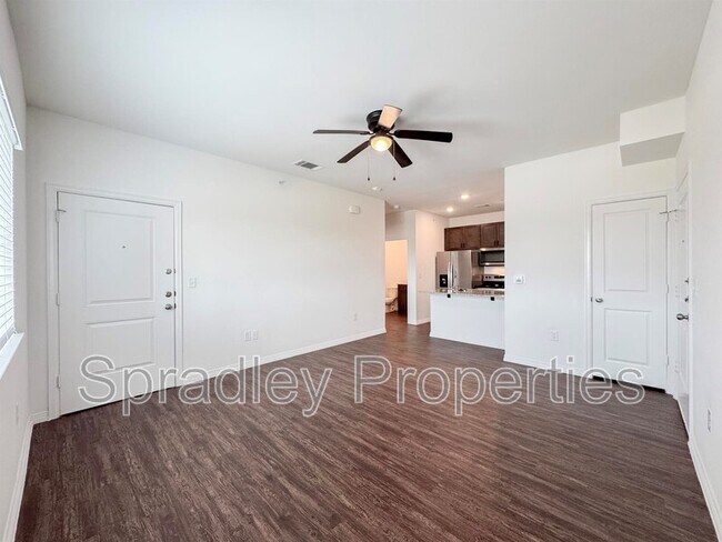 1124 W Ave O Belton, TX 76513 photo 2