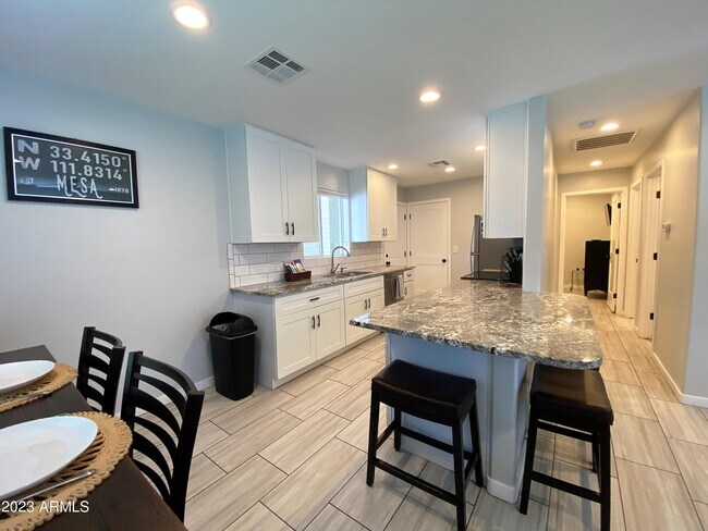 33 N Hobson Mesa, AZ 85203 photo 3