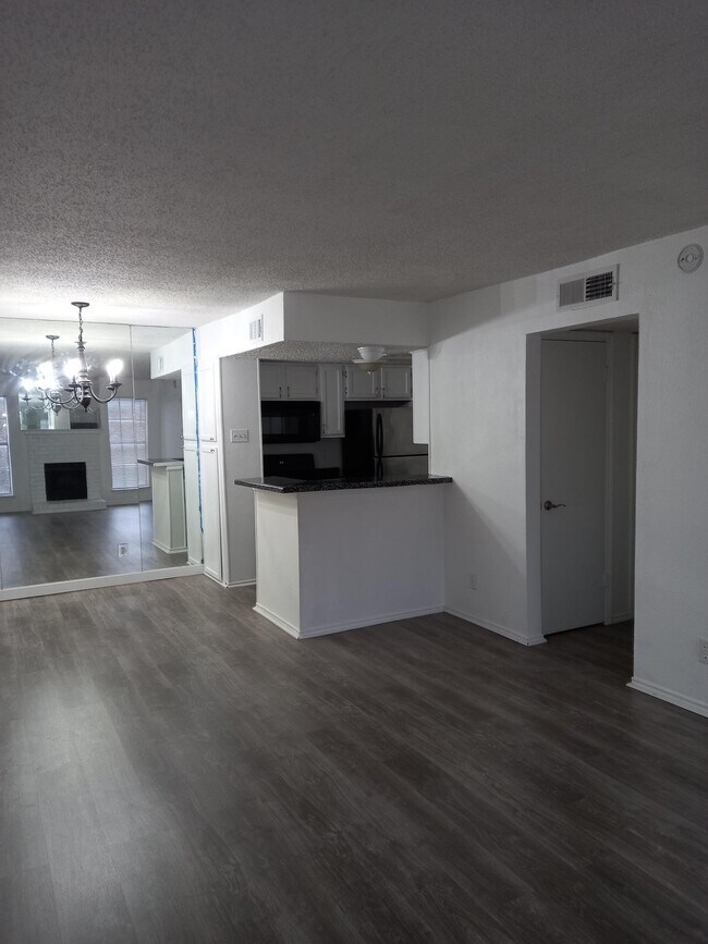 9520 Royal Ln Dallas, TX 75243 photo 3