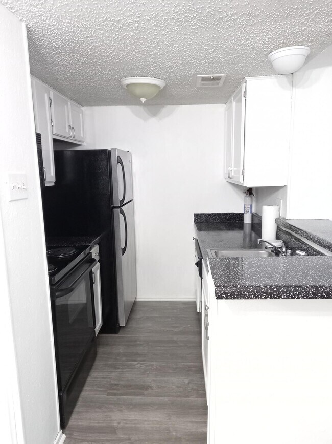 9520 Royal Ln Dallas, TX 75243 photo 4