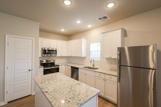 8343 Runner Rdg San Antonio, TX 78249 photo 4