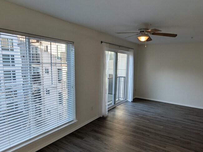 323 Queen Anne Ave N Seattle, WA 98109 photo 3