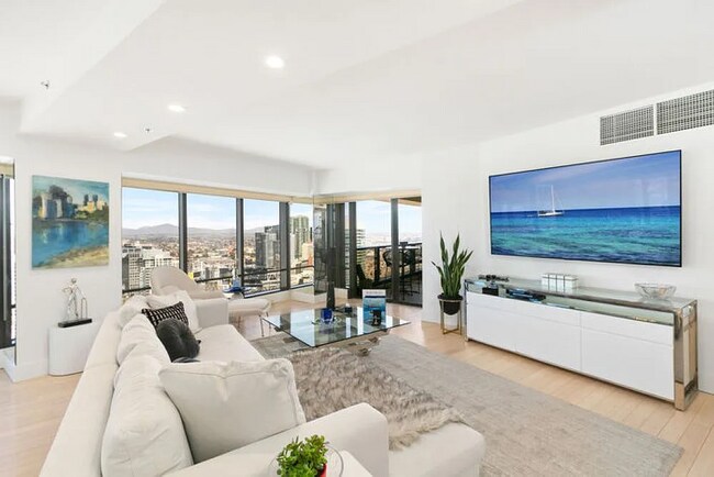 200 Harbor Dr San Diego, CA 92101 photo 3