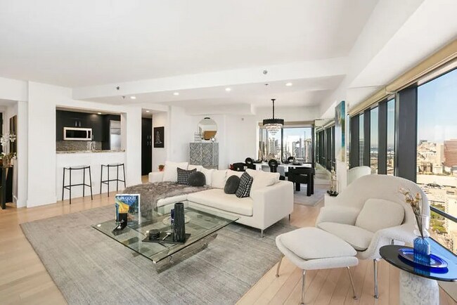 200 Harbor Dr San Diego, CA 92101 photo 4