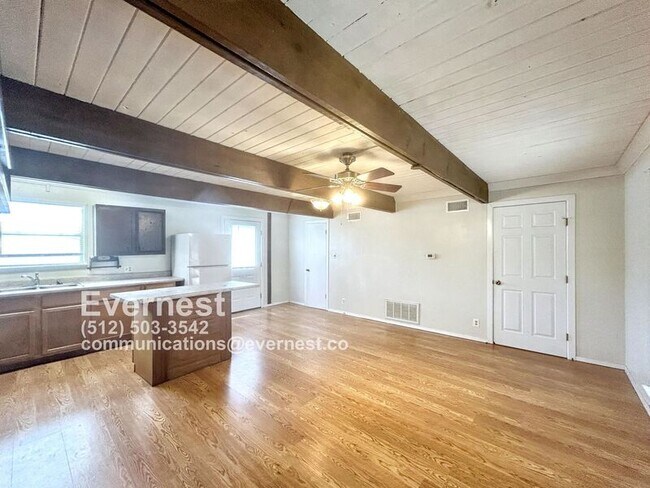 801 W Navarro St Llano, TX 78643 photo 4