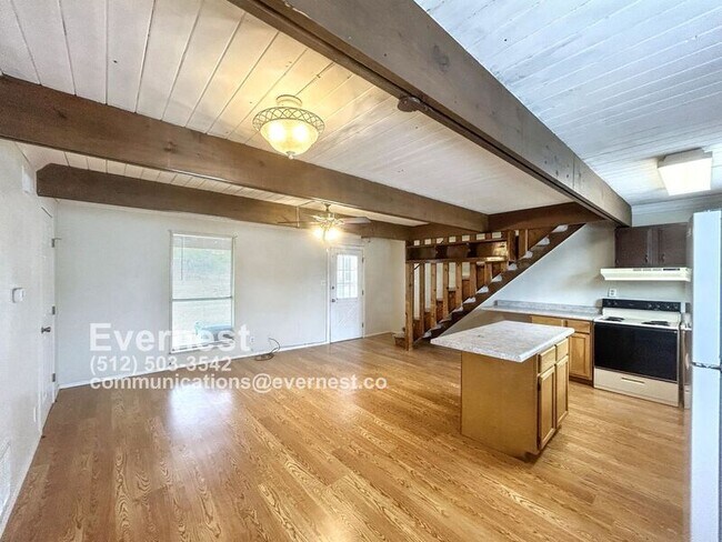 801 W Navarro St Llano, TX 78643 photo 5
