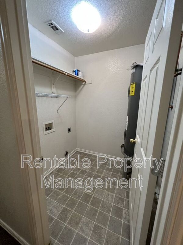 1104 Turkey Creek Ct Bridgeport, TX 76426 photo 3
