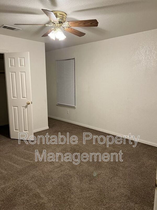 1104 Turkey Creek Ct Bridgeport, TX 76426 photo 4