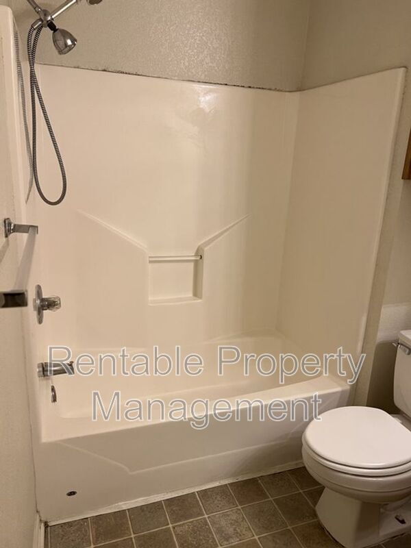 1104 Turkey Creek Ct Bridgeport, TX 76426 photo 5