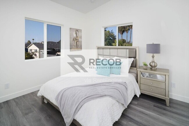 4685 49th St San Diego, CA 92115 photo 4