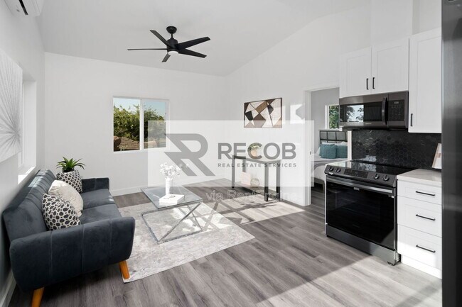 4685 49th St San Diego, CA 92115 photo 2
