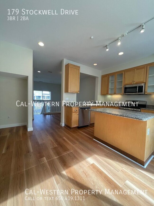 Great Location Spacious 3 Bedroom Townhouse at Whisman Station photo 2