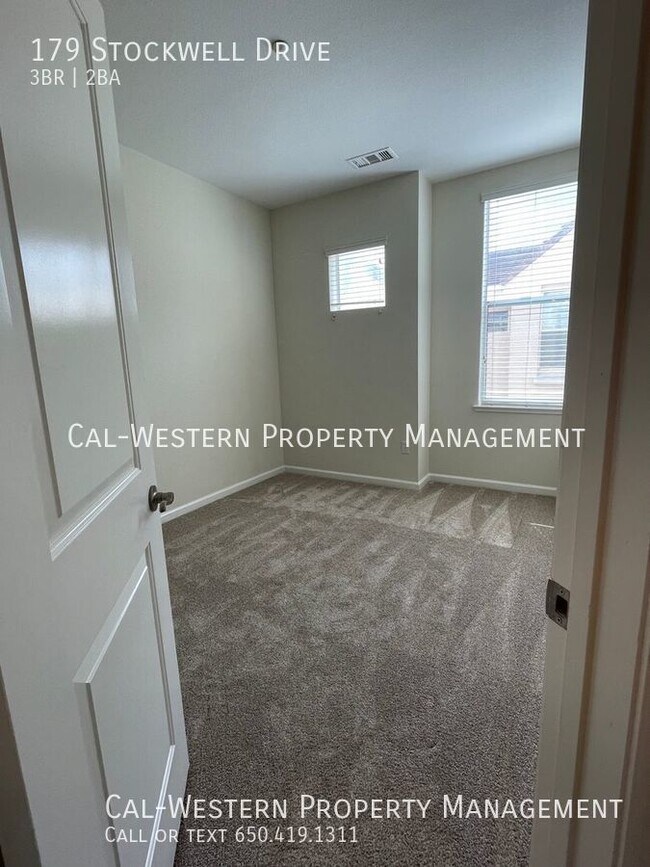 Great Location Spacious 3 Bedroom Townhouse at Whisman Station photo 5