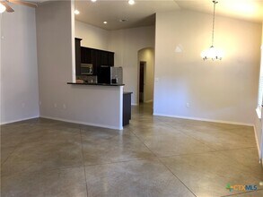 235 Anne Louise Dr New Braunfels, TX 78130 photo 3