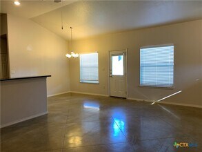 235 Anne Louise Dr New Braunfels, TX 78130 photo 4