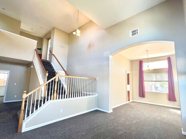 Lovely 5 Bedroom 3 Bath Home in Oakley photo 2