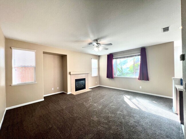 Lovely 5 Bedroom 3 Bath Home in Oakley photo 4