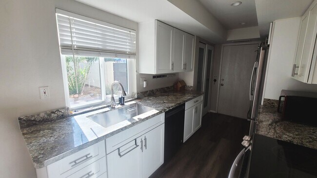 Pointe South Mountain 2-bedroom condo, gated, pool photo 5