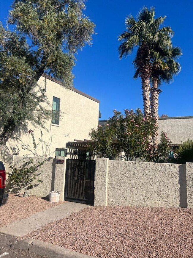 Pointe South Mountain 2-bedroom condo, gated, pool photo 3