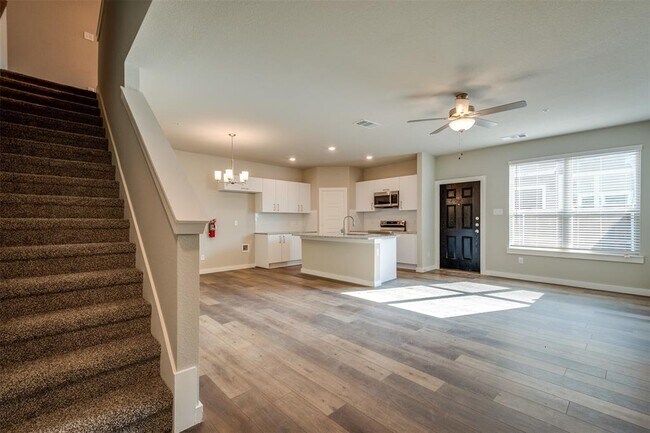 637 Harvest Moon Drive, Venus, TX 76084 photo 3