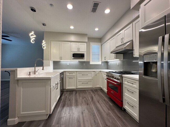 Stunning 3 Bedroom, 2.5 Bath Townhome / Best Property Management photo 5