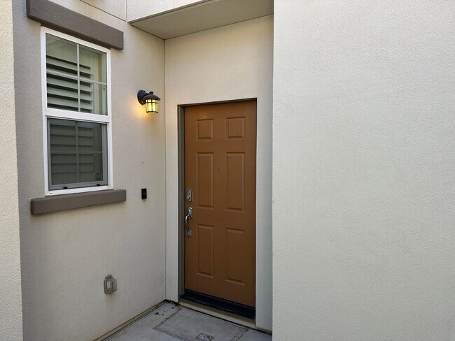 Stunning 3 Bedroom, 2.5 Bath Townhome / Best Property Management photo 2
