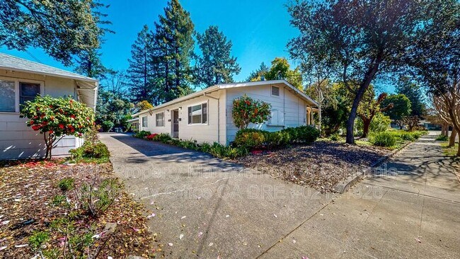 630 Wright St E Santa Rosa, CA 95404 photo 2