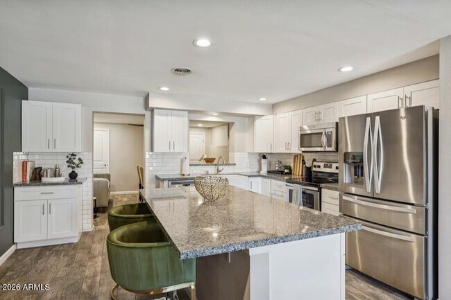 7635 E Minnezona Ave Scottsdale, AZ 85251 photo 4
